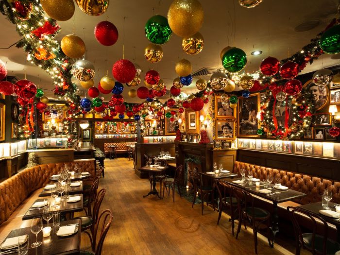 Christmas Decor Ideas for Restaurants