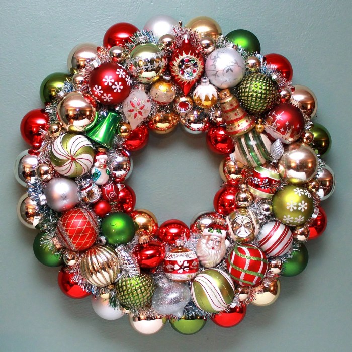 Wreath balls