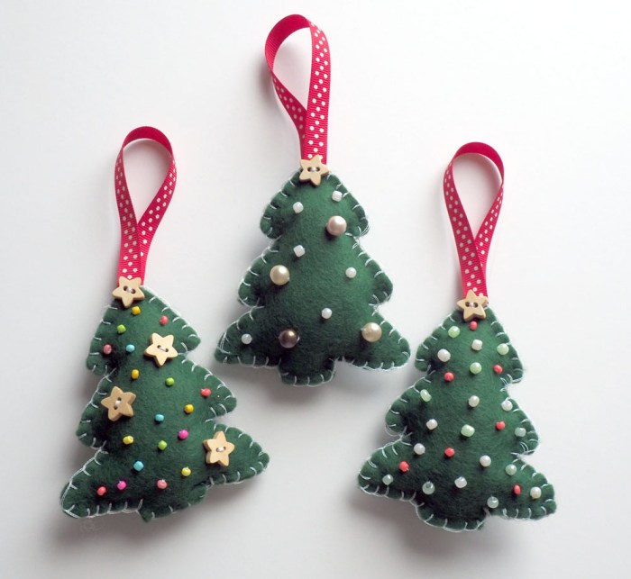 DIY Felt Christmas Decorations