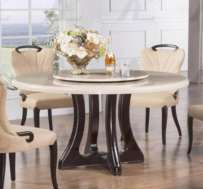 Round kitchen table decor